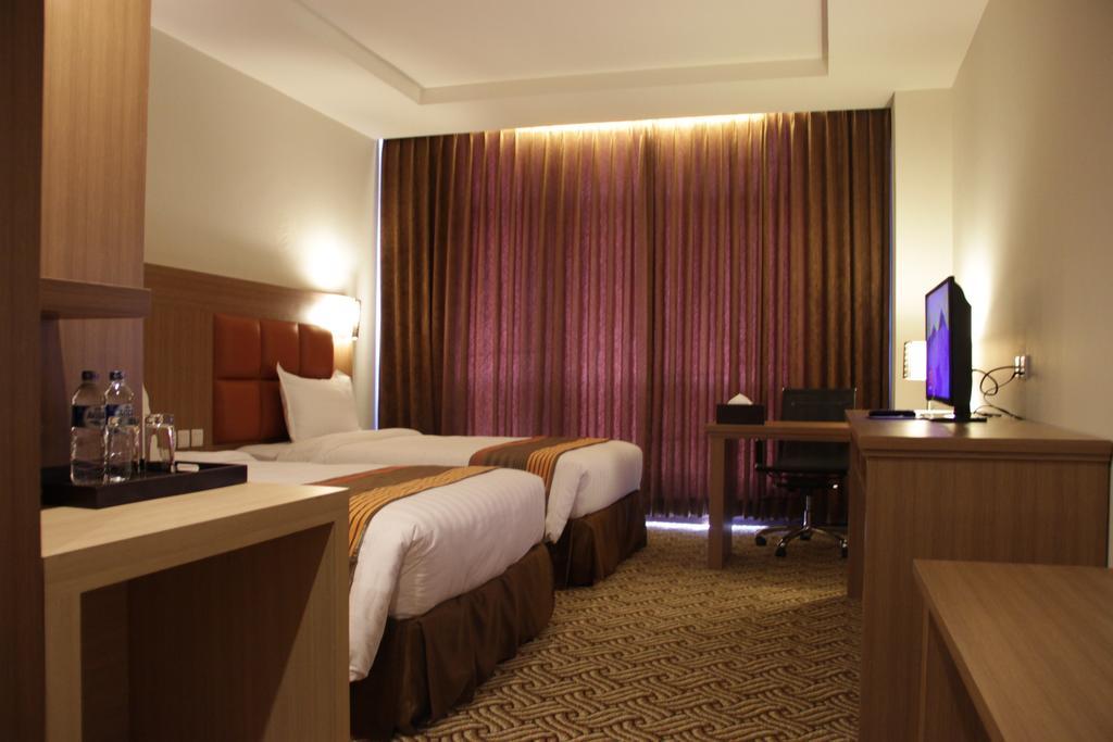 Cavinton Hotel Malioboro Yogyakarta By Tritama Hospitality Exterior foto